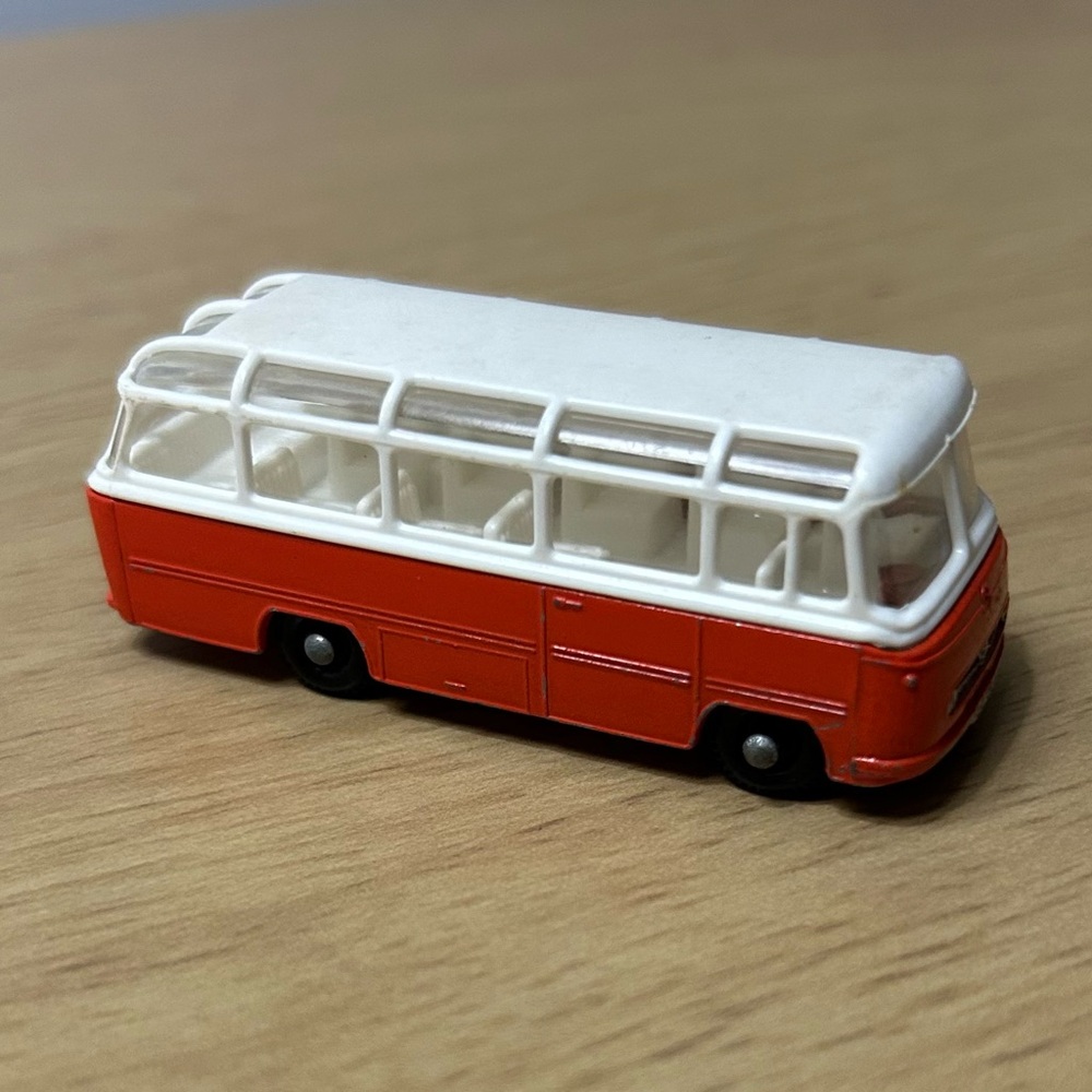 No 68 Mercedes Coach Matchbox Car